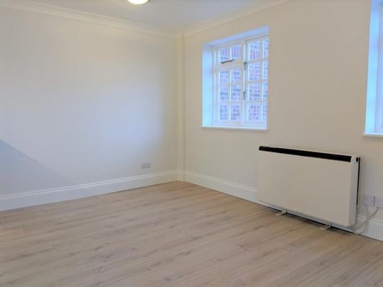 Studio to rent - Photo 1