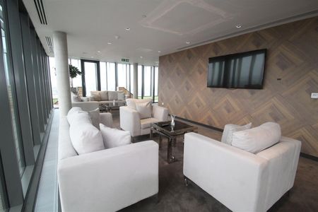 Stratosphere Tower, 55 Great Eastern Road, Stratford - Photo 2