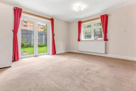 5 bedroom semi-detached house to rent - Photo 3