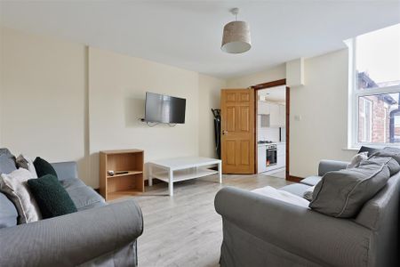 6 bedroom Student Maisonette to rent in Wolseley Gardens, Newcastle Upon Tyne - Photo 4