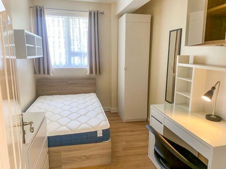 4 bedroom flat to rent - Photo 4