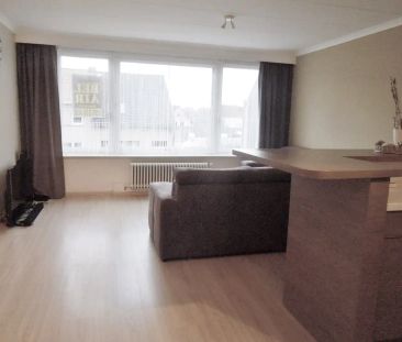Ongemeubeld lichtrijk appartement met twee slaapkamers - Foto 1
