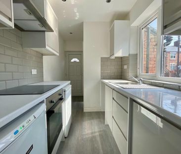 3 bedroom flat to rent - Photo 4