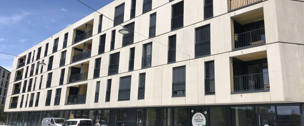 Joli appartement composé d'une cuisine ouverte sur un grand séjour, deux jolies chambres, une salle de bains et une salle de douches. - Photo 1