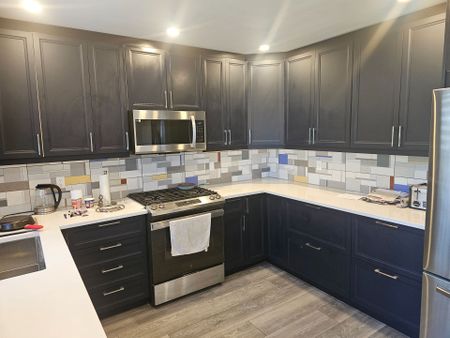 For Lease - 283 Delancey Boulevard, Hamilton, Ontario - Photo 2