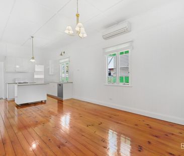 Charming Cottage Awaits You ! - Photo 1