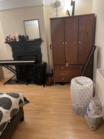1 bedroom in a house share to rent - Photo 3