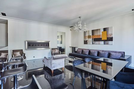 Paris VIIIe - rue du Faubourg Saint-Honoré - Photo 2