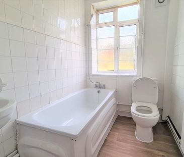 3 bedroom flat to rent - Photo 6