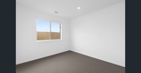 PERFECT LOCATION | 4 BEDROOMS | MODERN DESIGN - Photo 5