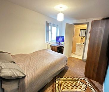 8 bedroom terraced house to rent - Photo 5
