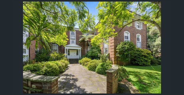 Spacious Apartment with Lift - Photo 1