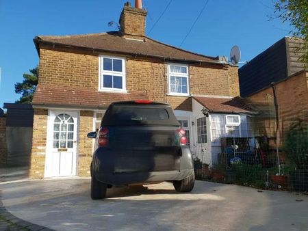 2 bedroom semi-detached house to rent - Photo 4