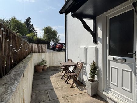 2 bedroom end of terrace house to rent - Photo 3