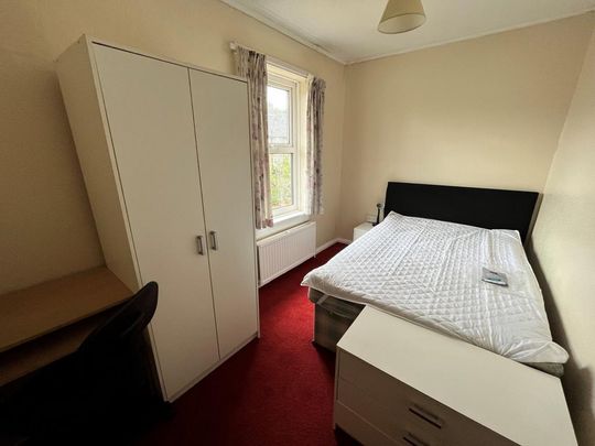 5 bedroom semi-detached house to rent - Photo 1