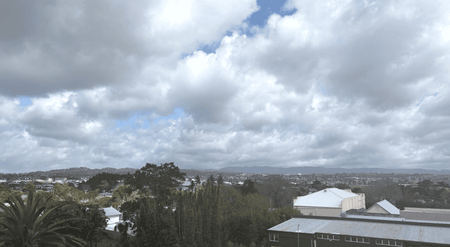 Sunny, central 3 bedroom apartment - Photo 2