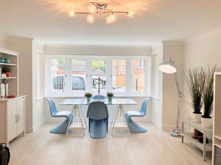 Detached house in Shinfield - Photo 4