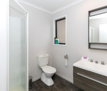 Modern Townhouse - Photo 4