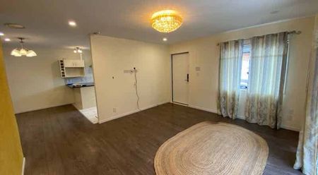 Spacious 4-Bedroom Family Home with Solar Panels – 10 Sai Street, Flat Bush - Photo 2