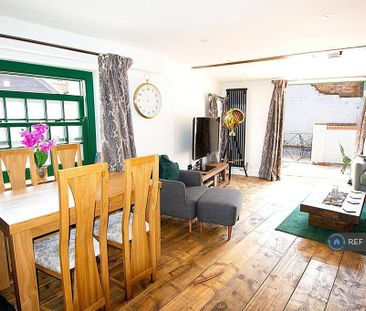 2 bedroom semi-detached house to rent - Photo 5