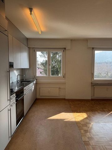 Helle und grosszügige 2-Zimmerwohnung im Grünen zu vermieten - Foto 2
