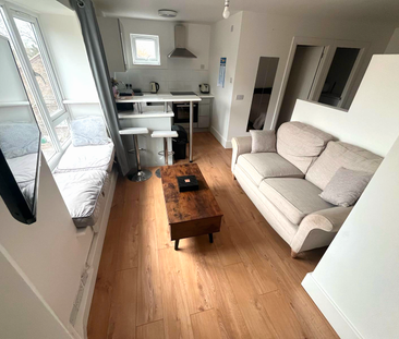 Studio to rent - Photo 2
