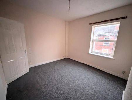 2 bedroom end of terrace house to rent - Photo 5