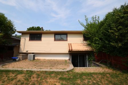 For Lease - 608 Thornwood Avenue, Burlington, Ontario - Photo 4