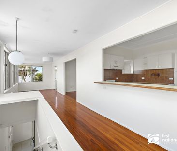 CHARMING FAMILY HOME IN BEAUTIFUL WYNNUM - Photo 3