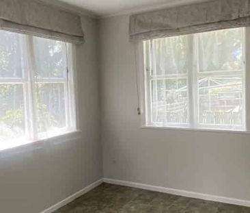 Warm, Inviting Home Perfect for Families - Photo 4