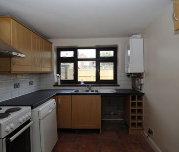 3 bedroom semi-detached house to rent - Photo 6