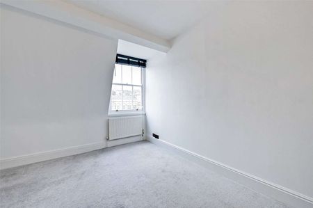 This well-presented 3-bedroom top floor apartment. - Photo 5