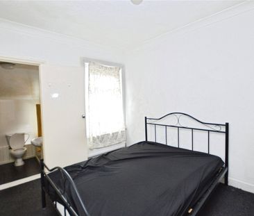 2 bedroom house to rent Winnock Road, Colchester, Essex, CO1 - Photo 3