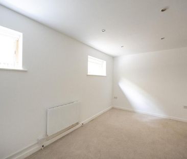4 bedroom semi-detached house to rent - Photo 3