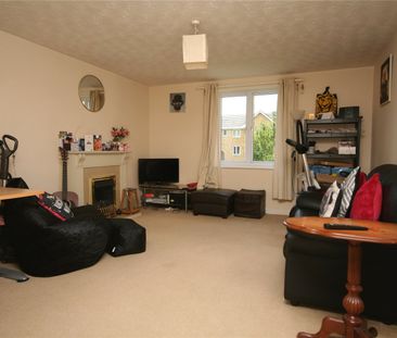 Lloyd Close, - Photo 1