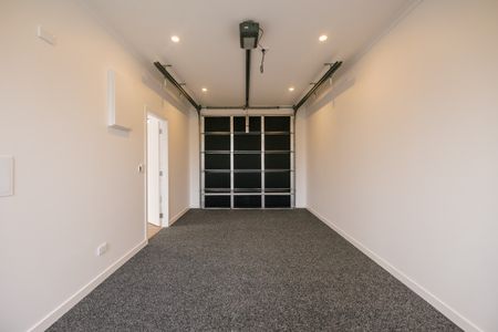Newly Built Modern Living - Photo 2