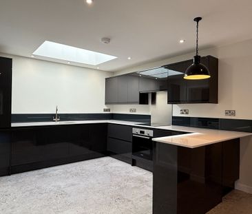The Crescent, Taunton - Photo 2