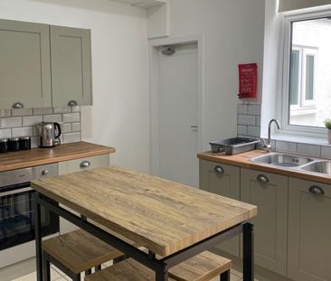 6 Bed (2 Bathroom) Professional Furnished HMO Room 1 - Photo 6