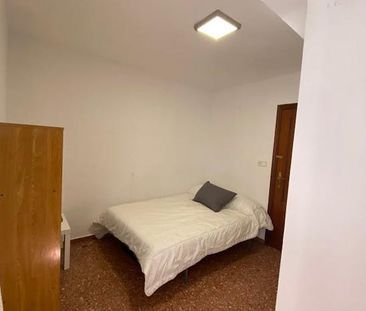 Calle de la Democracia, Valencia, Valencian Community 46014 - Photo 3