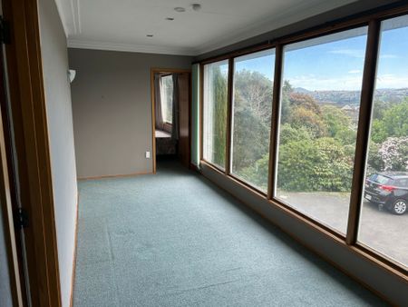 Spacious home in a premium location! - Photo 3