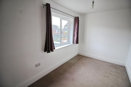 Leicester Square, Crossgates, Leeds - Photo 3