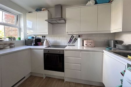 Wingate Court, Aldershot, Hampshire, GU11 - Photo 4