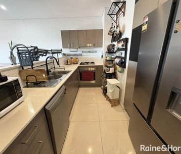 Spacious Apartment in Central Location! - Photo 4