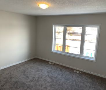 For Lease - 32 Oaktree Drive, Haldimand, Ontario - Photo 3