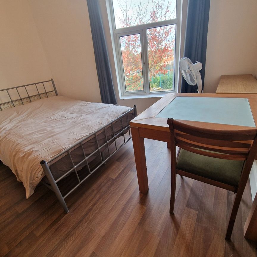 3 Bed Flat, Gerald Road, M6 - Photo 1