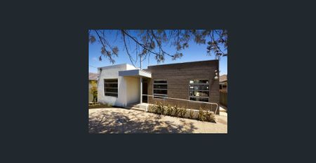 Private Room Accommodation- All Bills included* - Photo 5