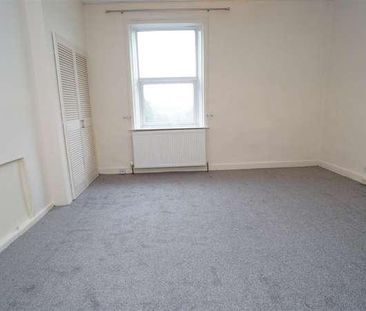 The Grove, Greengates, Bradford, BD10 - Photo 2