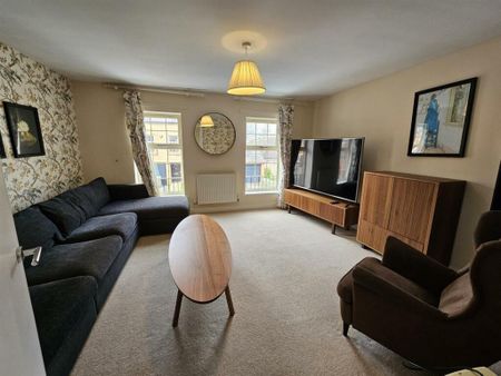 4 bedroom semi-detached house to rent - Photo 5