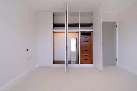 3 bedroom flat to rent - Photo 3