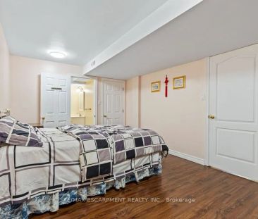 Detached Home For Lease | W9251835 - Photo 4